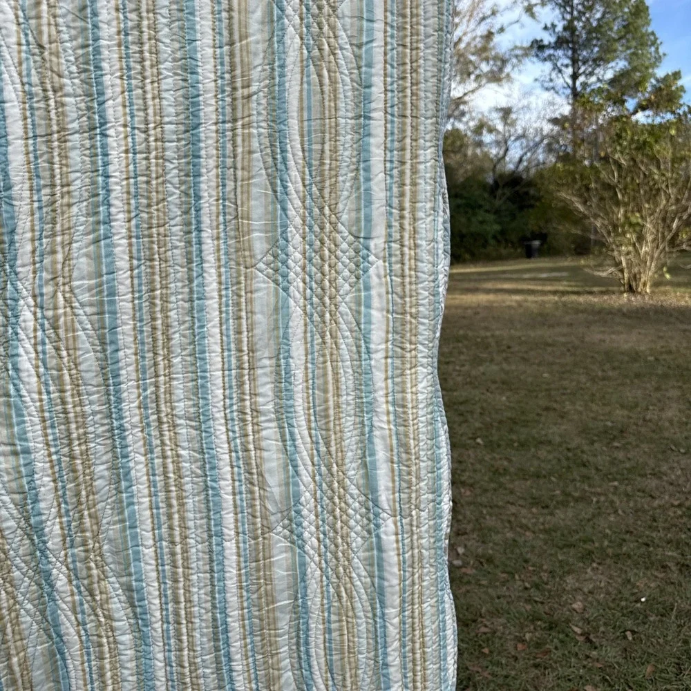 Nice light blue seashell quilt 98